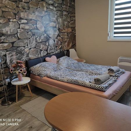 Desi Apartman Капошвар Екстер'єр фото