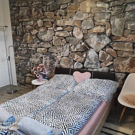 Desi Apartman Капошвар Екстер'єр фото