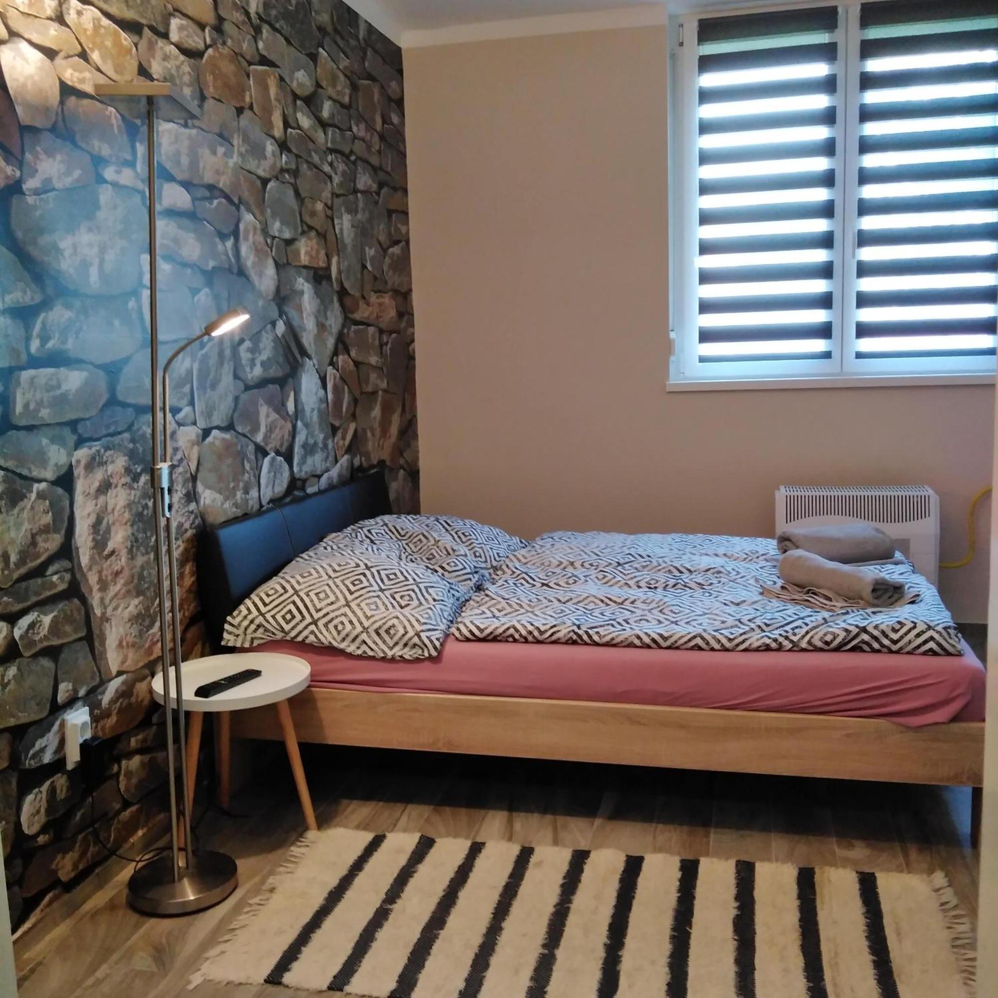 Desi Apartman Капошвар Екстер'єр фото