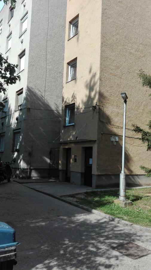 Desi Apartman Капошвар Екстер'єр фото