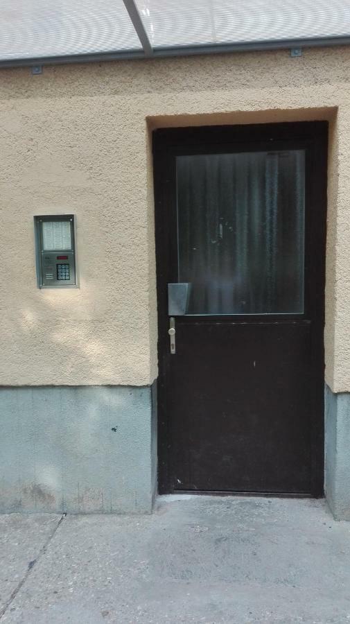 Desi Apartman Капошвар Екстер'єр фото